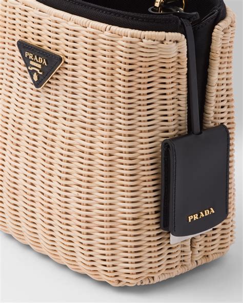 Natur/weiß Prada Panier Tasche aus Korbgeflecht und Canvas